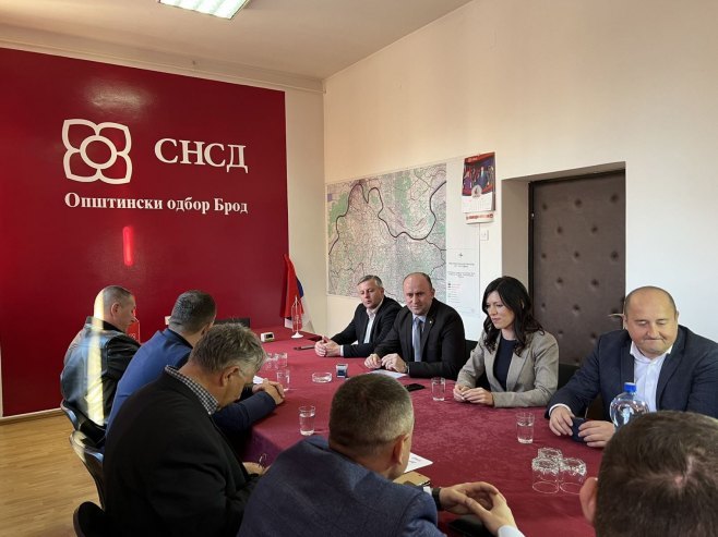 ОО СНСД-а, СП-а, ДЕМОС-а, НПС-а и ДНС-а Брод потписали споразум ОО СНСД-а, СП-а, ДЕМОС-а, НПС-а и ДНС-а Брод потписали споразум - Фото: СРНА