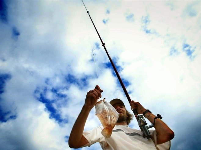 Рибар (Фото: EPA PHOTO/ANP/ROBIN UTRECHT, илустрација) - 