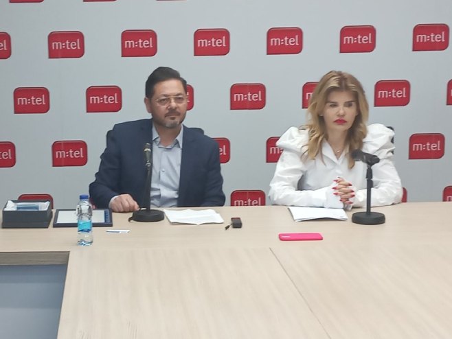 Компанији М:тел сертификат за најбољу мобилну мрежу БиХ Компанији М:тел сертификат за најбољу мобилну мрежу БиХ - Фото: РТРС