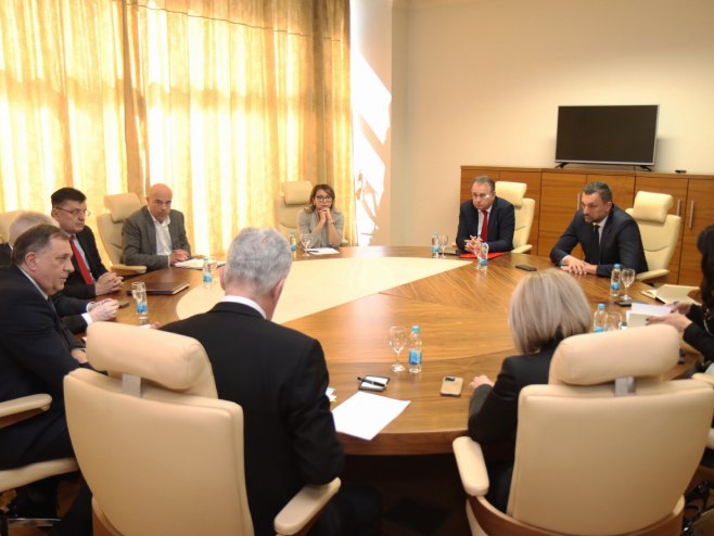 Састанак лидера странака владајуће већине на нивоу БиХ (Фото: Б.Здриња) Састанак лидера странака владајуће већине на нивоу БиХ (Фото: Б.Здриња) -