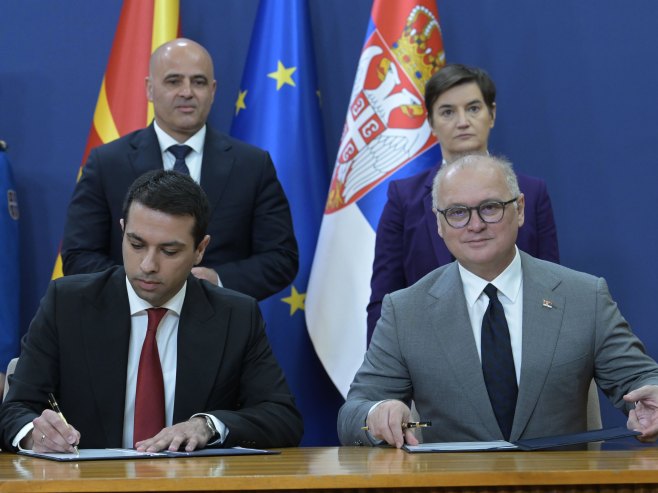 Потписивање споразума (Фото: TANJUG/ PREDRAG MITIĆ/bs) - 