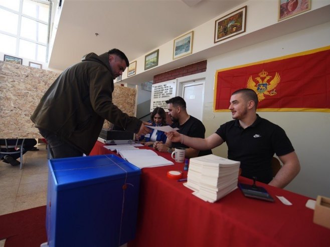 Гласање у Црној Гори (Фото: EPA-EFE/BORIS PEJOVIC) Гласање у Црној Гори (Фото: EPA-EFE/BORIS PEJOVIC) -