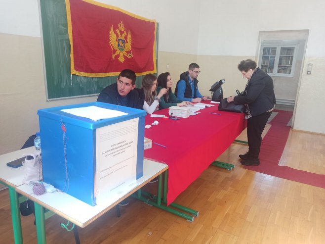 Избори у Црној Гори, до 11.00 часова гласало 21,6 одсто бирача; Гласао Милатовић