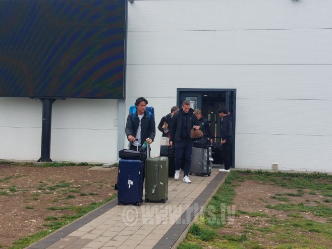 У Бањалуку стигао први авион са тенисерима - Фото: РТРС