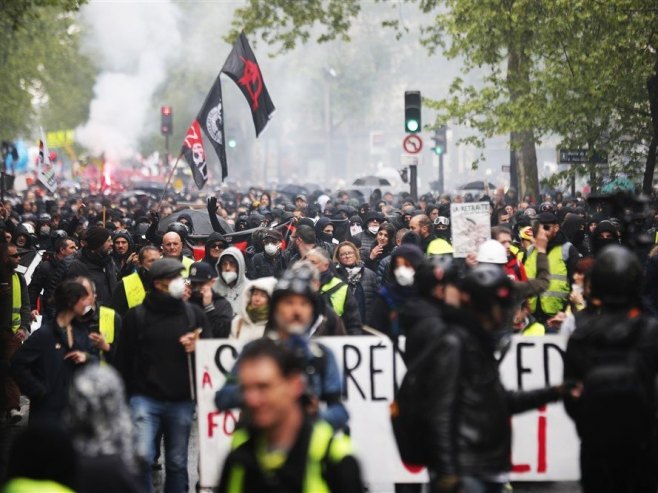 Демонстрације у Француској (Фото: EPA-EFE/CHRISTOPHE PETIT TESSON) - 