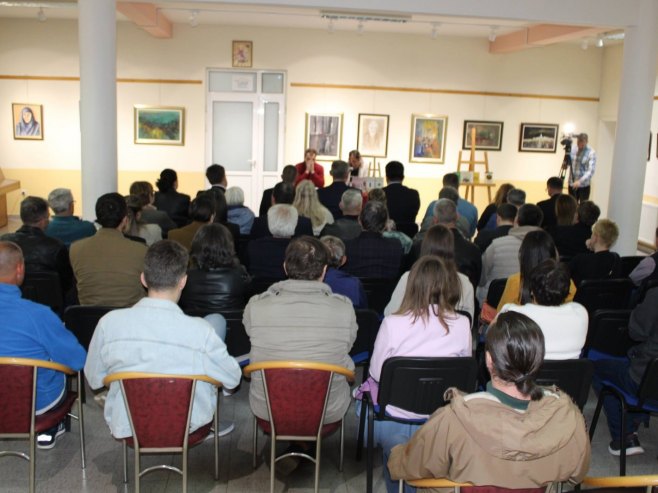 Лопаре - књижевно вече - представљене двије књиге Горана Петровића - Фото: СРНА