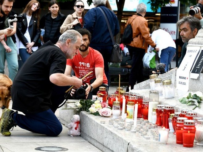 Загрепчани одају почаст страдалима у Београду (Фото: EPA-EFE/ANTONIO BAT) - 