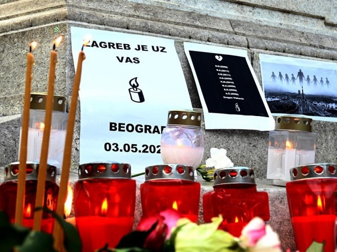 Загрепчани одају почаст страдалима у Београду (Фото: EPA-EFE/ANTONIO BAT) 