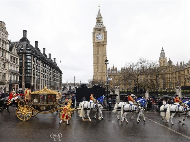 Крунисање (Фото: EPA-EFE/Tolga Akmen) 