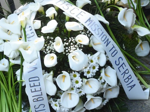 Вијенци за трагично настрадале ученике у Београду (ФОТО: TANJUG/ STRAHINJA AĆIMOVIĆ/ bg) Вијенци за трагично настрадале ученике у Београду (ФОТО: TANJUG/ STRAHINJA AĆIMOVIĆ/ bg) -