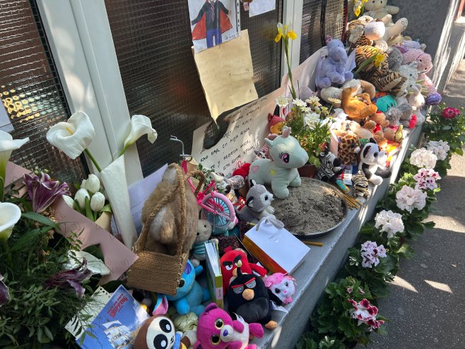 Полагање вијенаца и палење свијећа (фото:TANJUG/ Ministarstvo prosvete/Jelena Parezanović/ bg) Полагање вијенаца и палење свијећа (фото:TANJUG/ Ministarstvo prosvete/Jelena Parezanović/ bg) -