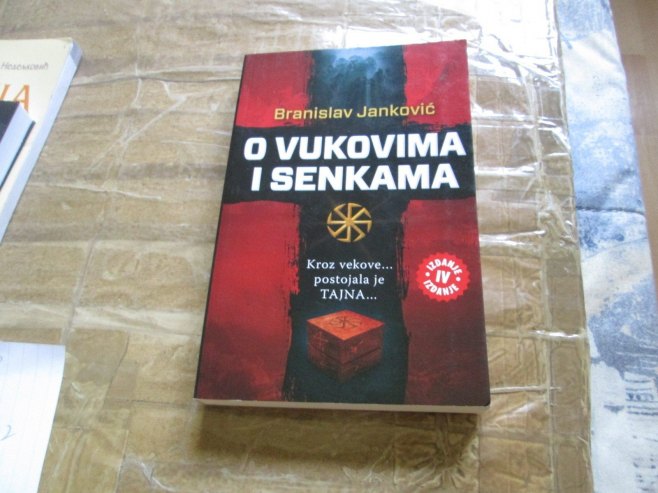 Роман "О вуковима и сенкама" Бранислава Јанковића - 