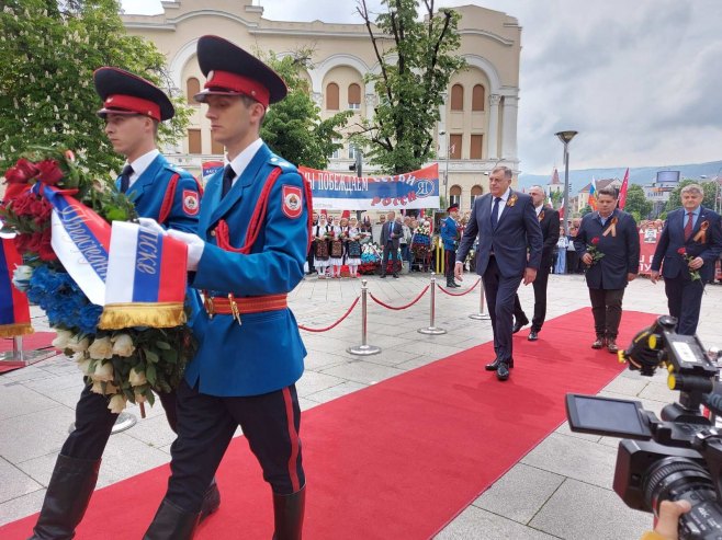 Polaganje vijenaca (Foto: RTRS)