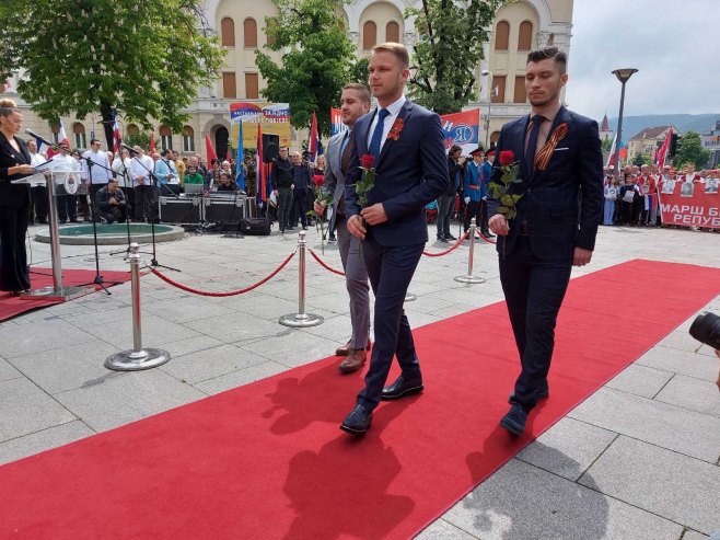 Polaganje vijenaca (Foto: RTRS)