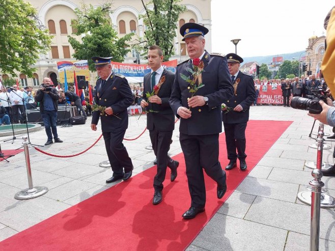 Polaganje vijenaca (Foto: RTRS)