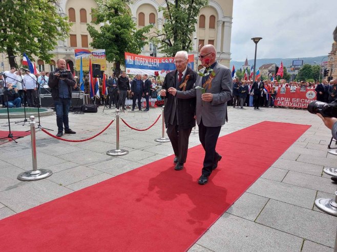 Polaganje vijenaca (Foto: RTRS)