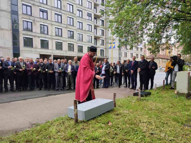   OPIS: Tuzla - obilježavanje stradanja vojnika (Foto: RTRS)