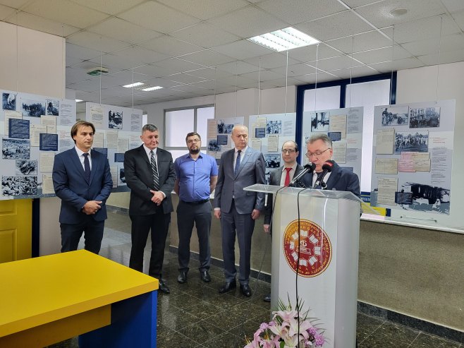 Калабухов на Палама отворио изложбу "Да се не заборави" Калабухов на Палама отворио изложбу "Да се не заборави" - Фото: СРНА