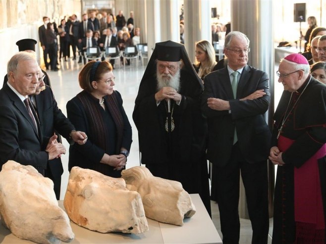 Ватикан у марту вратио три фрагмента атинског Партенона  (Фото: EPA-EFE/GEORGE VITSARAS) - 