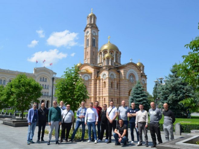 Окупљање и дружење некадашњих питомаца 53./121. класе Војне Академије Војске Југославије Окупљање и дружење некадашњих питомаца 53./121. класе Војне Академије Војске Југославије - Фото: РТРС
