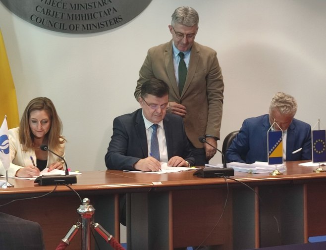 Потписани уговори о гранту вриједни 43,8 милиона евра Потписани уговори о гранту вриједни 43,8 милиона евра - Фото: Уступљена фотографија