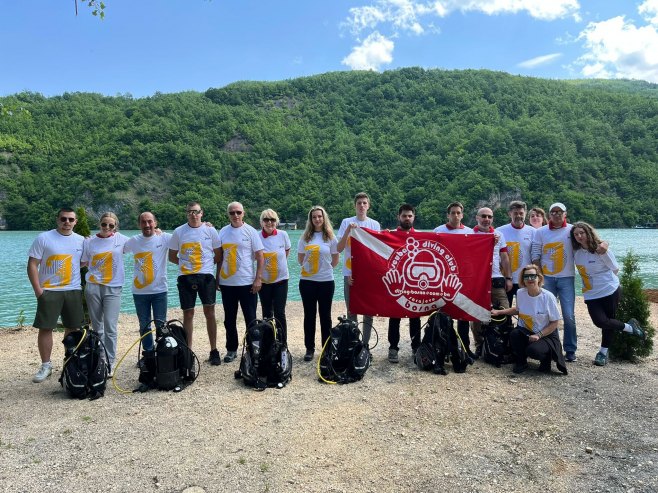 Акција чишћења Вишеградског језера Акција чишћења Вишеградског језера - Фото: Уступљена фотографија