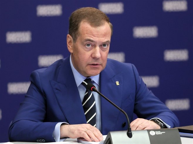 Дмитриј Медведев (Фото: EPA/EKATERINA SHTUKINA / SPUTNIK / POOL) Дмитриј Медведев (Фото: EPA/EKATERINA SHTUKINA / SPUTNIK / POOL) -