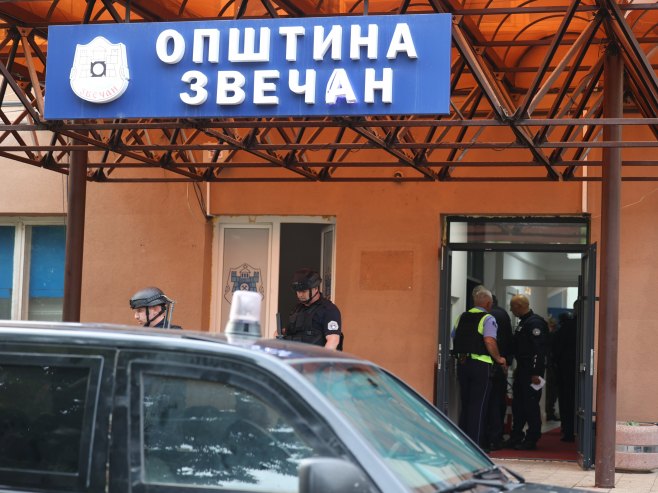 Просторије у згради општине Звечан девастиране, ради се на санацији штете (ФОТО)