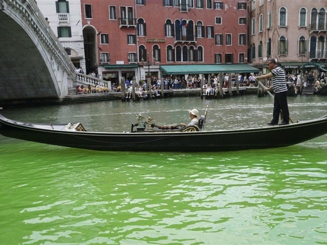 Зелени канал у Венецији (Фото: EPA-EFE/ANDREA MEROLA) - 