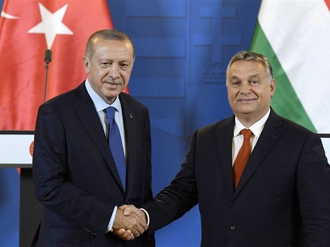 Ердоган - Орбан (Фото: EPA-EFE/SZILARD KOSZTICSAK HUNGARY OUT) - 