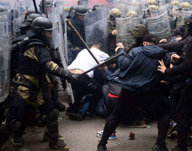 Сукоб на КиМ (Фото: EPA-EFE/GEORGI LICOVSKI) Сукоб на КиМ (Фото: EPA-EFE/GEORGI LICOVSKI) -