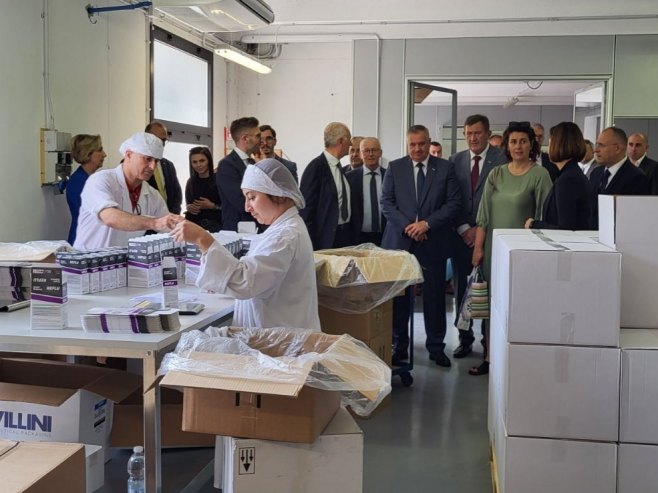 Делегација Владе Српске у посјети компанији PMP Industries у Удинама (Фото: Влада Српске) Делегација Владе Српске у посјети компанији PMP Industries у Удинама (Фото: Влада Српске) -