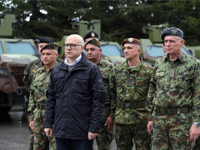 Милош Вучевић обишао дио јединица Војске Србије Милош Вучевић обишао дио јединица Војске Србије - Фото: СРНА