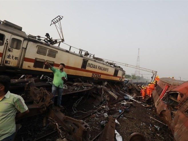 Željeznička nesreća u Indiji (foto: EPA-EFE/PIYAL ADHIKARY) 