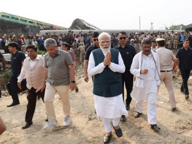 Indijski premijer Modi obilazi mjesto nesreće (foto: EPA-EFE/INDIA PRESS INFORMATION BUREAU) 