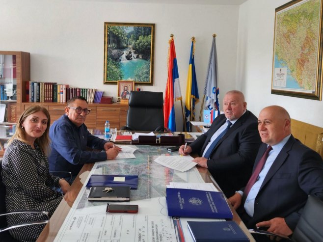 Бјелица и Чордаш потписали уговор о преносу власништва 64 стана на општину
