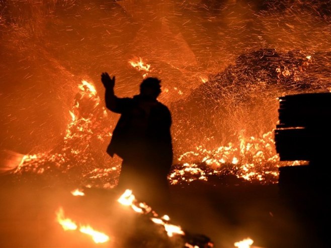 Пожар (Фото: EPA-EFE/Federico Gutierrez/илустрација) - 