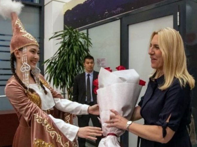 Жељка Цвијановић у Казахстану (фото: instagram.com/zeljka.cvijanovic) Жељка Цвијановић у Казахстану (фото: instagram.com/zeljka.cvijanovic) -
