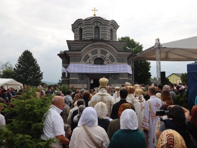 Osveštanje spomen-kapele (Foto: predsjednikrs.net/Dona Katušić) 