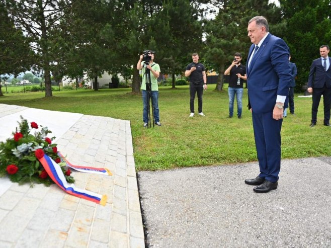 Додик положио вијенац у Маутхаузену (Фото: predsjednikrs.net/Dona Katušić) 