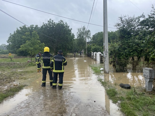 Поплаве у Крагујевцу (Фото: Танјуг/ЈКП Шумадија) Поплаве у Крагујевцу (Фото: Танјуг/ЈКП Шумадија) -