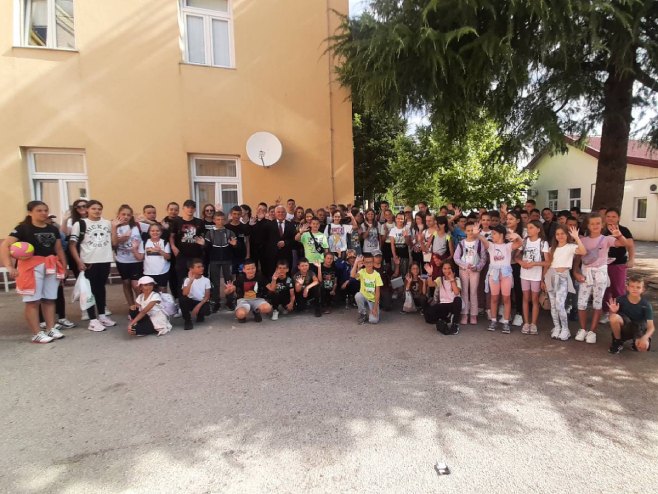 Дјеца из Лепосавића и Требиња Дјеца из Лепосавића и Требиња - Фото: РТРС