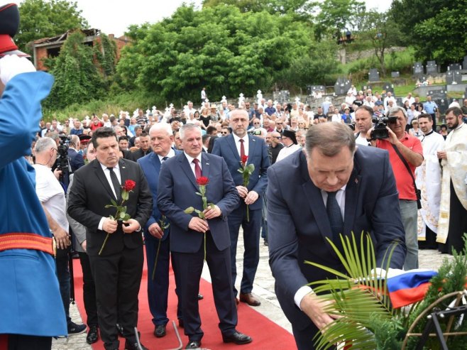 Polaganje vijenaca (foto: predsjednikrs.net/B.Zdrinja )