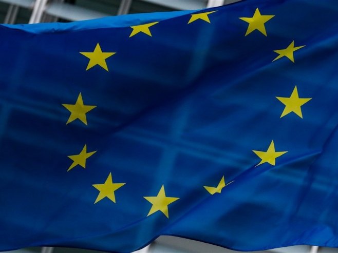 Застава ЕУ (Фото:  EPA-EFE/STEPHANIE LECOCQ) - 