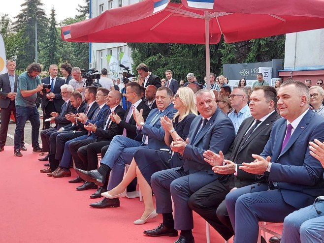 Подјела пољопривредне механизације Подјела пољопривредне механизације - Фото: РТРС