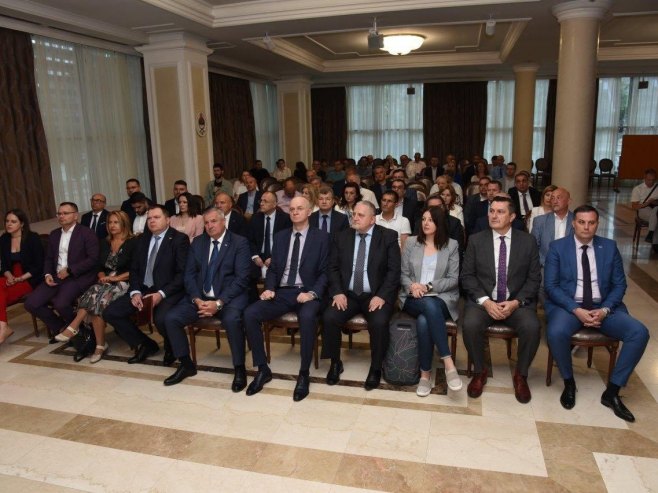 Конференција о технолошком парку (Фото: twitter.com/mnrvoid_rs) Конференција о технолошком парку (Фото: twitter.com/mnrvoid_rs) -