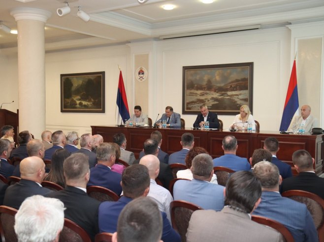 За пет дана објављено 280 текстова и 1.120 минута видео материјала против руководства Српске
