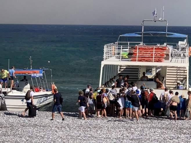Rodos - evakuacija (Foto: EPA-EFE/DAMIANIDIS LEFTERIS) 