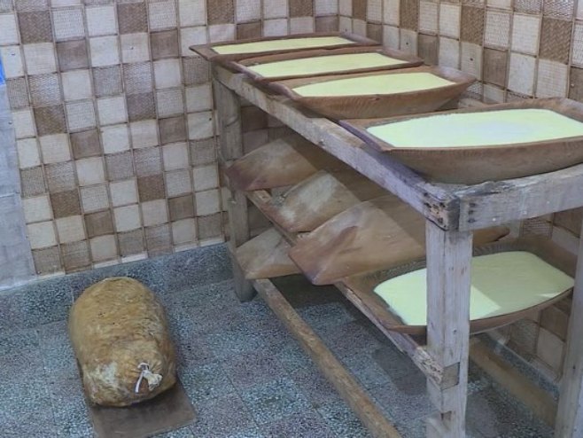 Хитно раздвојити биљне и млијечне производе на тржишту