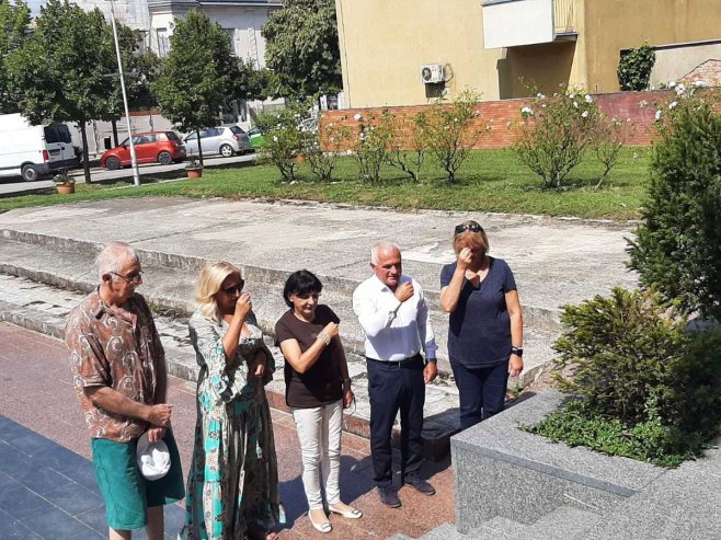Арлов и Бакшић Митић одали почаст страдалима Арлов и Бакшић Митић одали почаст страдалима - Фото: РТРС